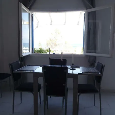 Nama House Monolithos (Santorini)